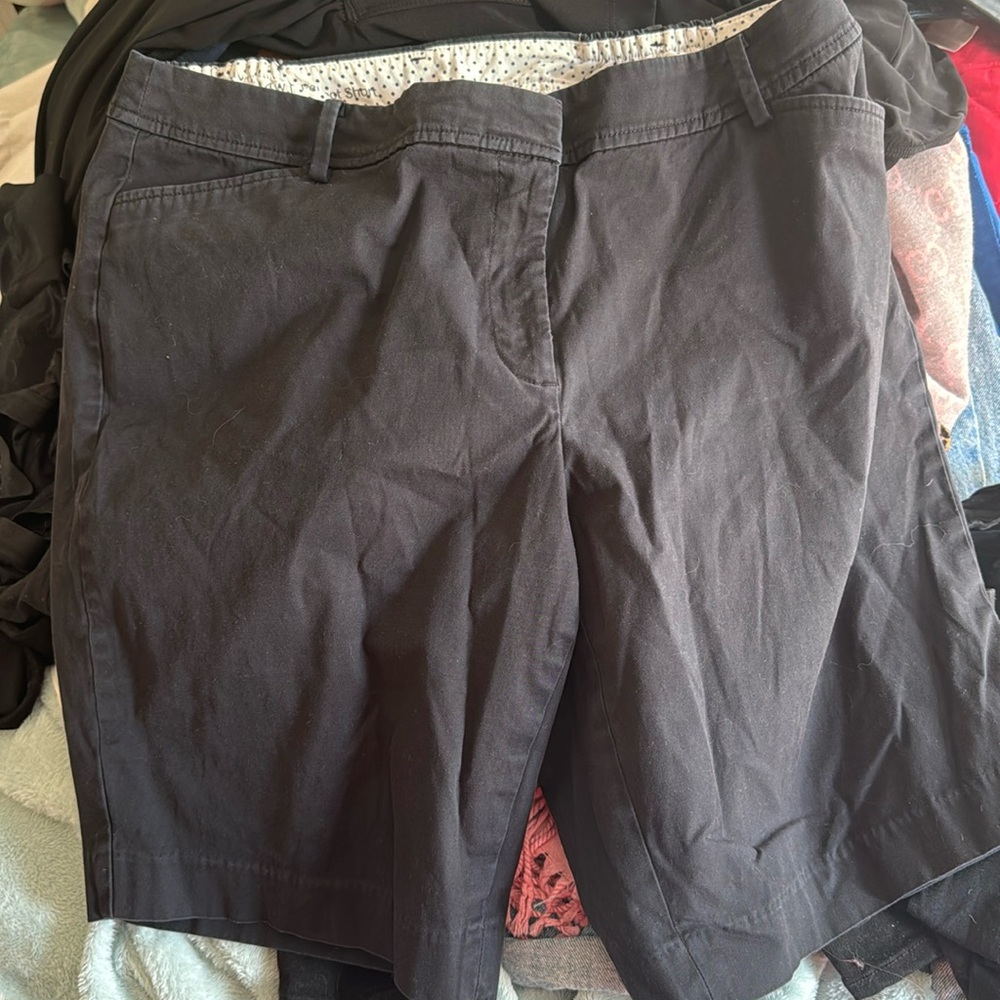 Women’s Talbots black perfect shorts 14w